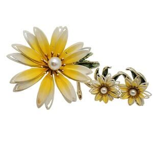 Flower Power Brooch & Clip On Earrings White Yellow Enamel Daisy Pin Boho Hippie